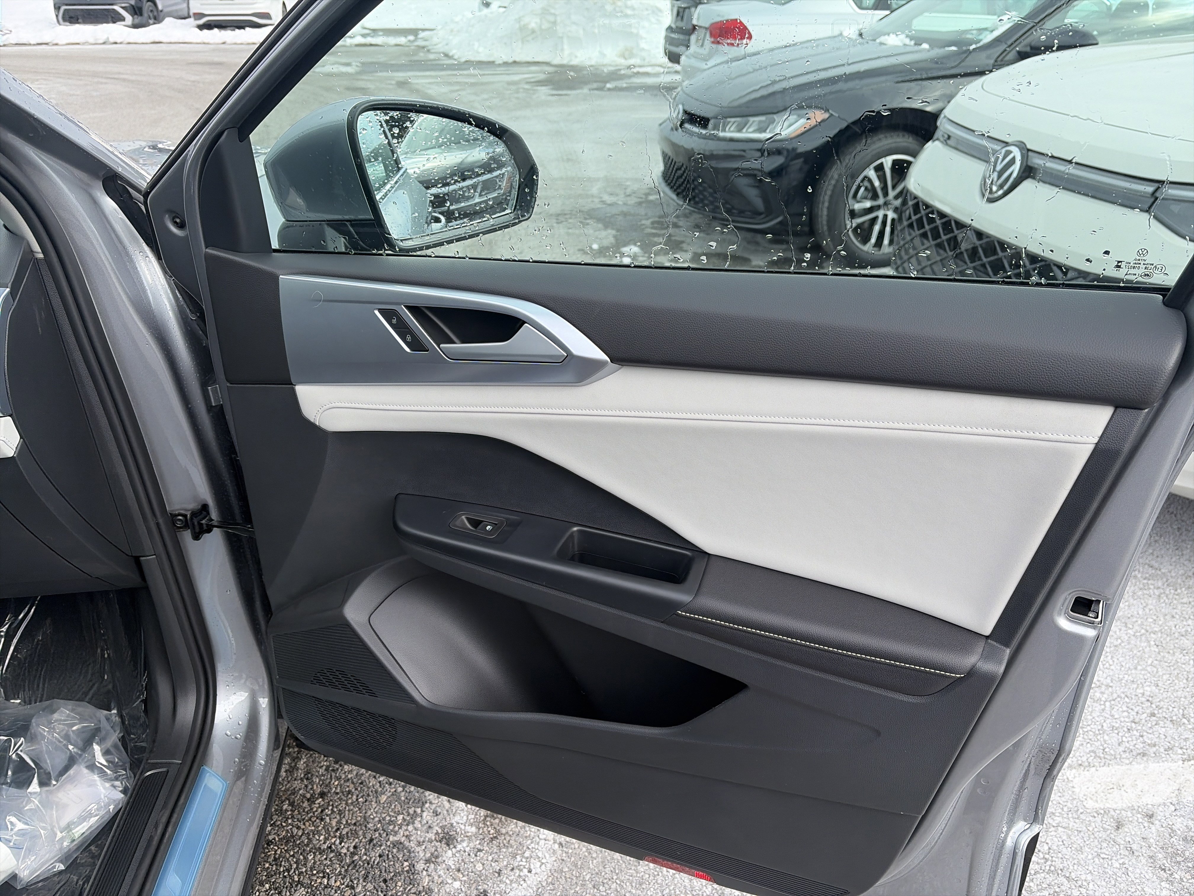 New 2026 Volkswagen Taos SE image 20