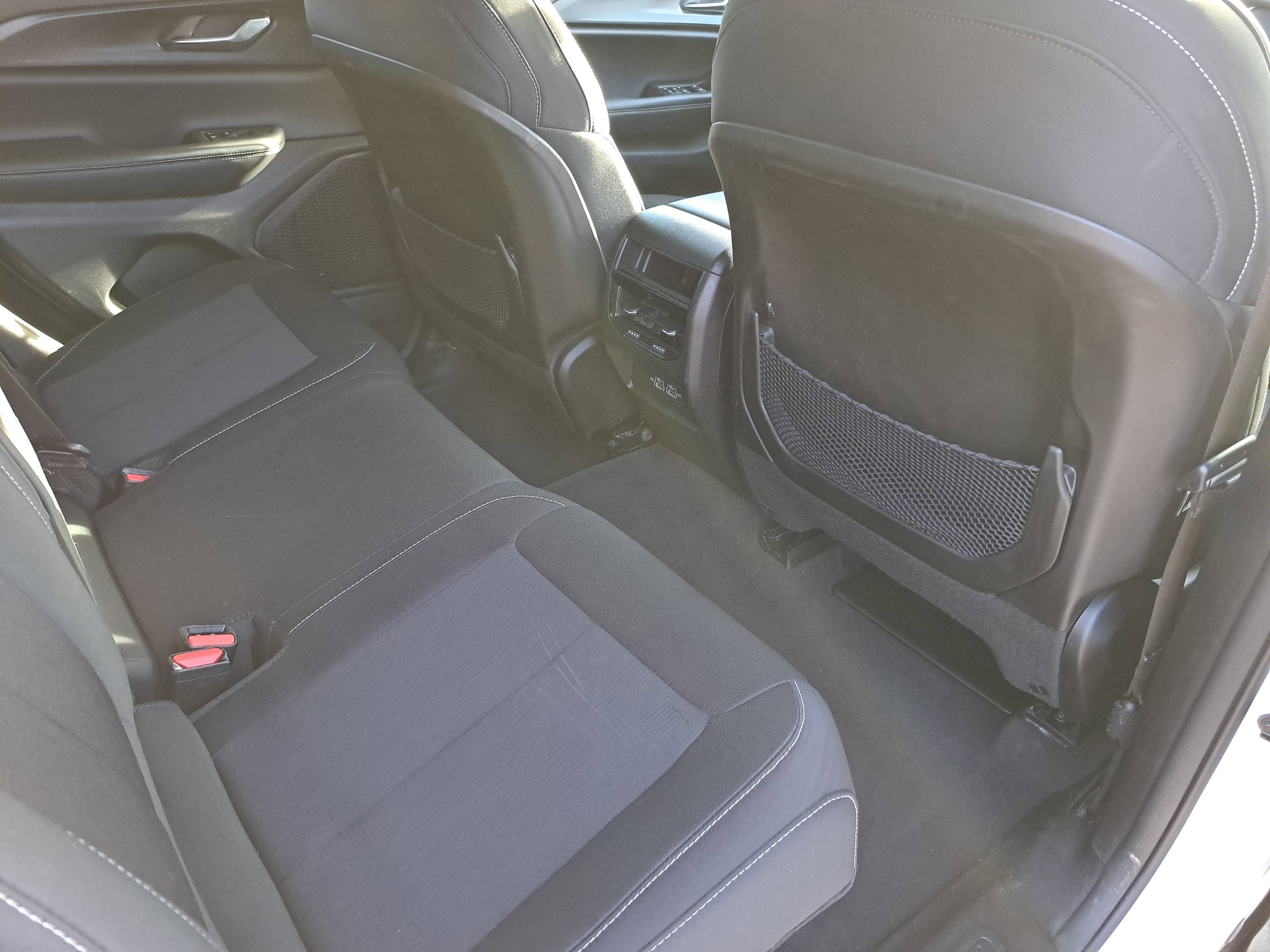 Used 2023 Jeep Grand Cherokee Laredo image 11