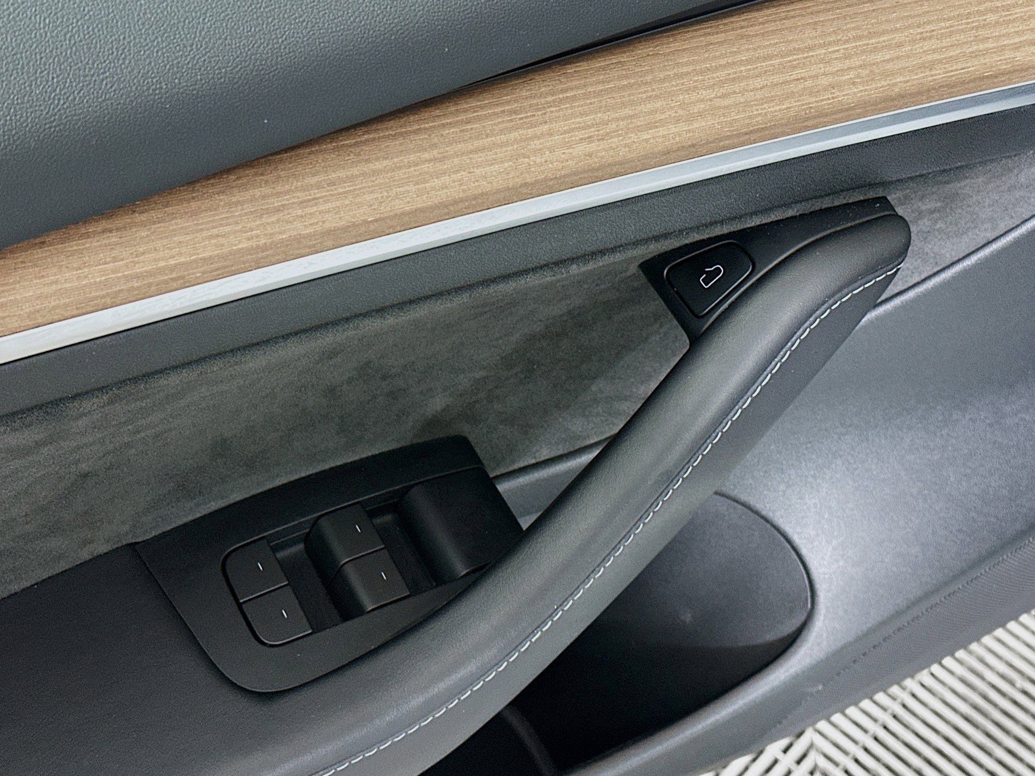 Used 2023 Tesla Model 3 Standard Range image 15