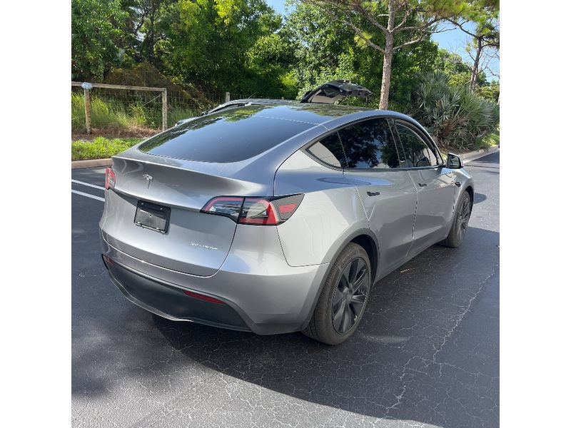 Used 2025 Tesla Model Y Long Range AWD/4WD image 3
