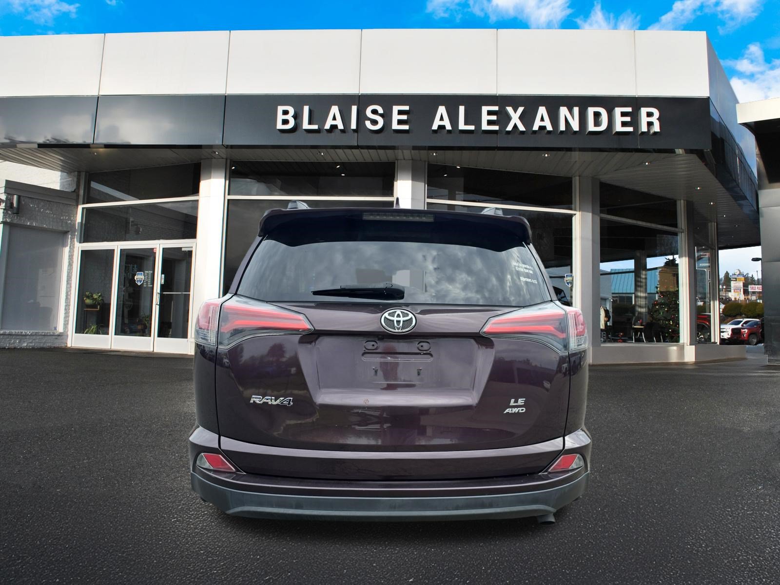 Used 2016 Toyota RAV4 LE AWD/4WD image 4