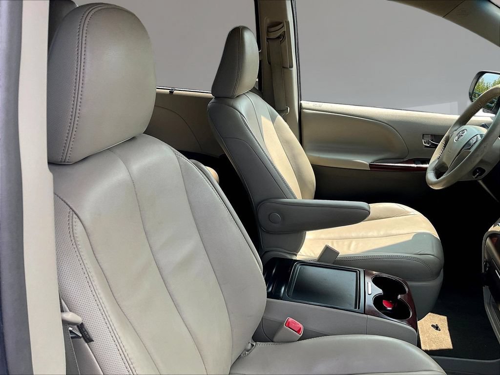 Used 2014 Toyota Sienna XLE FWD image 29