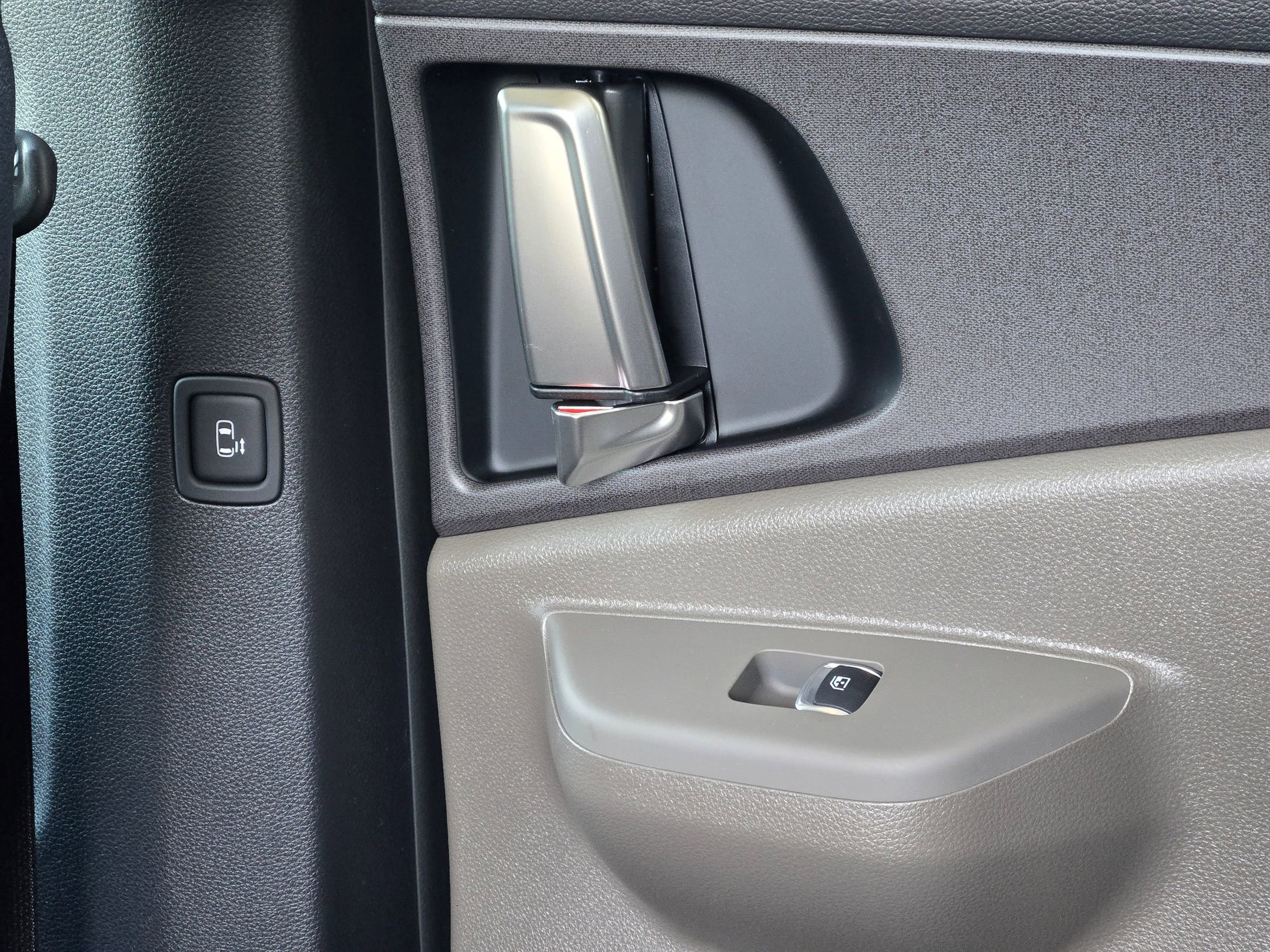 New 2026 Kia Carnival EX FWD image 25
