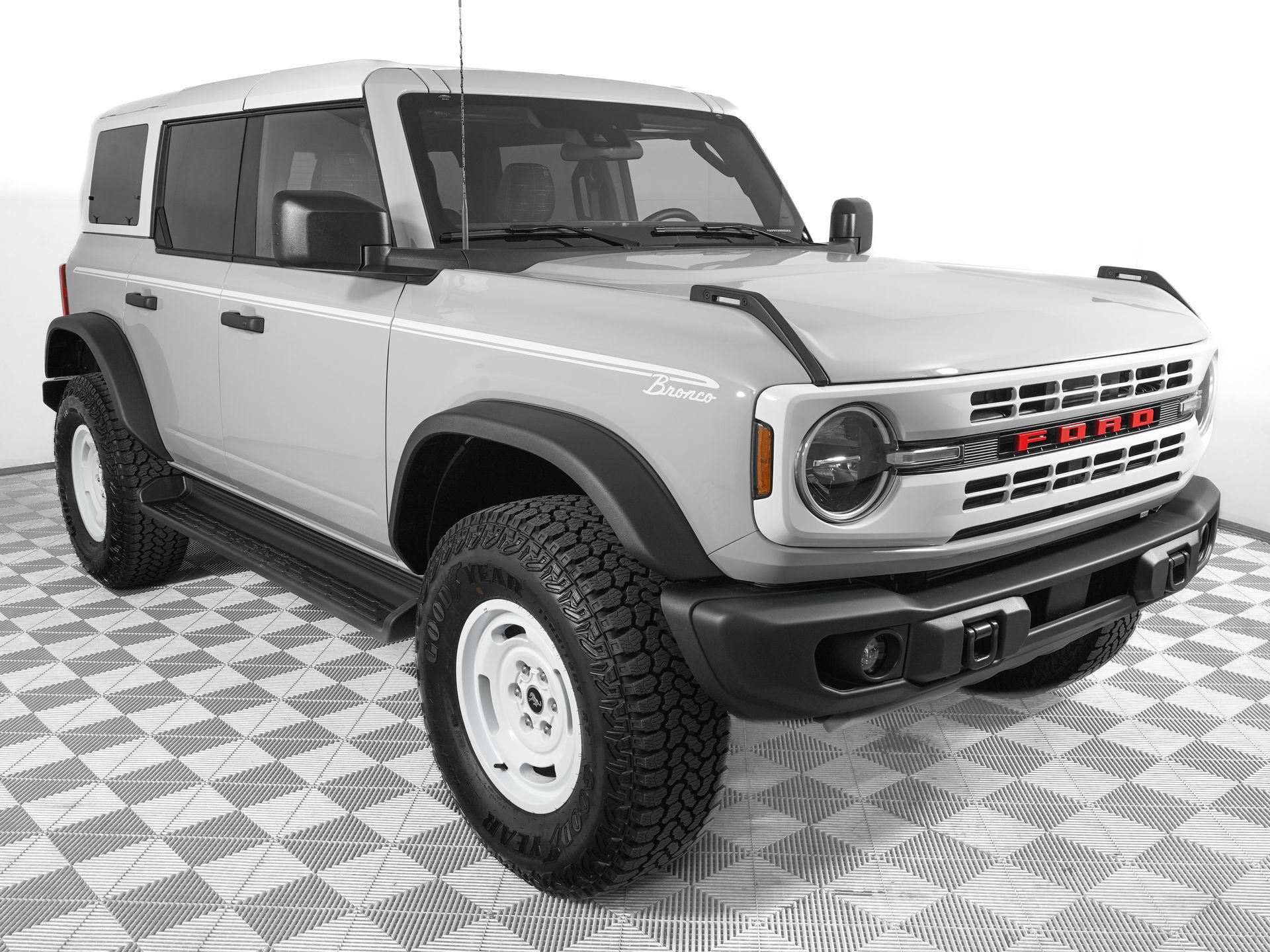 Used 2026 Ford Bronco Heritage Edition AWD/4WD image 2
