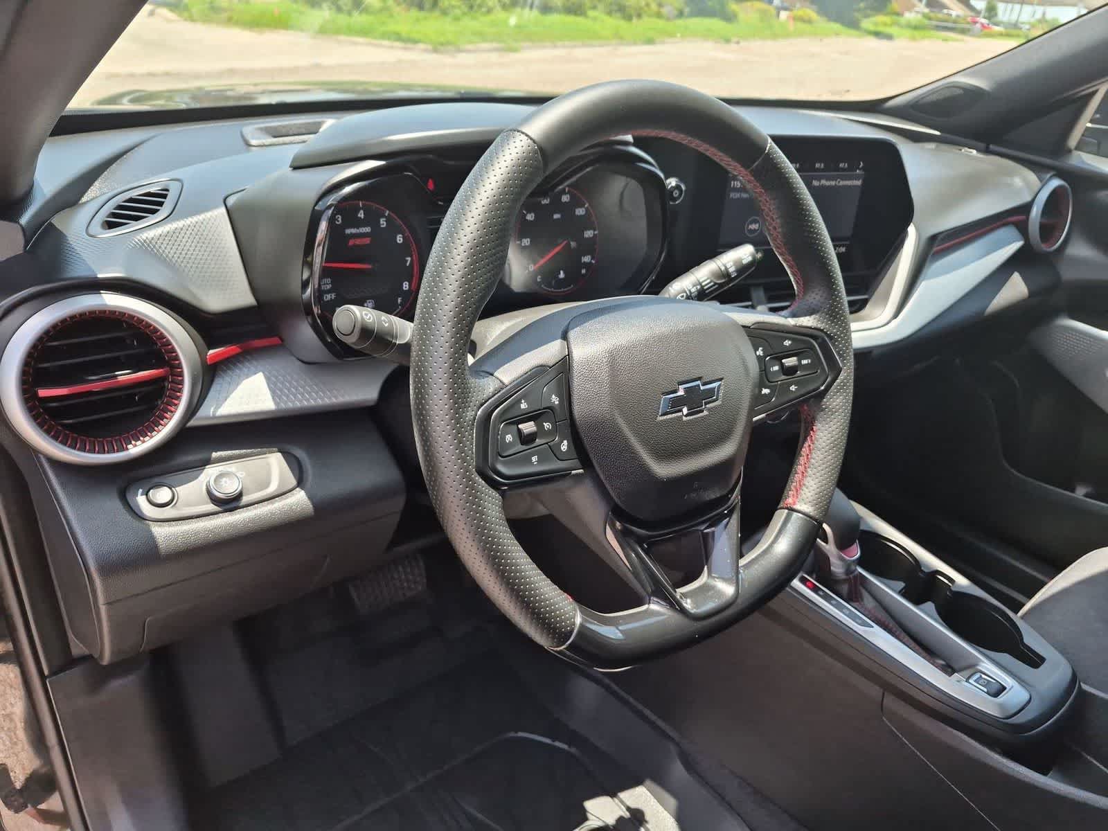 Used 2025 Chevrolet Trax RS FWD image 10