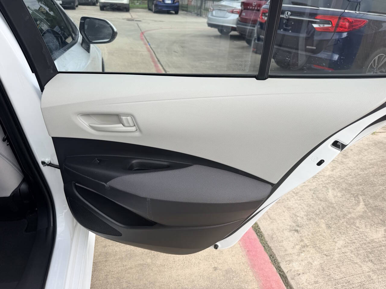 Used 2022 Toyota Corolla LE FWD image 17