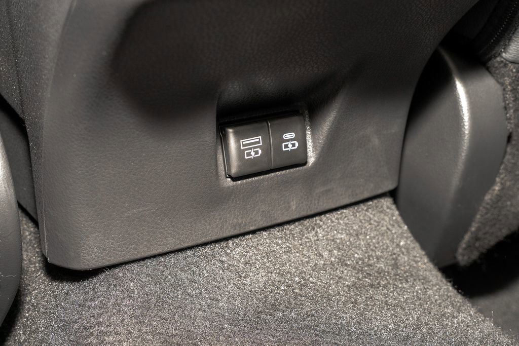 Used 2025 Toyota Camry XLE image 7