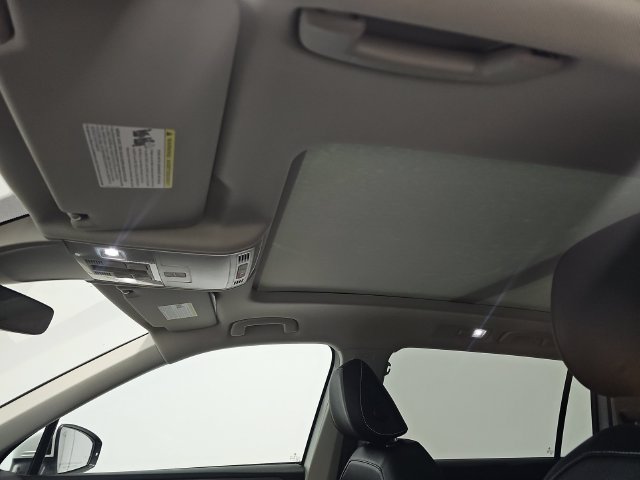 Used 2023 Volkswagen Tiguan SE w/ Panoramic Sunroof Package AWD/4WD image 9