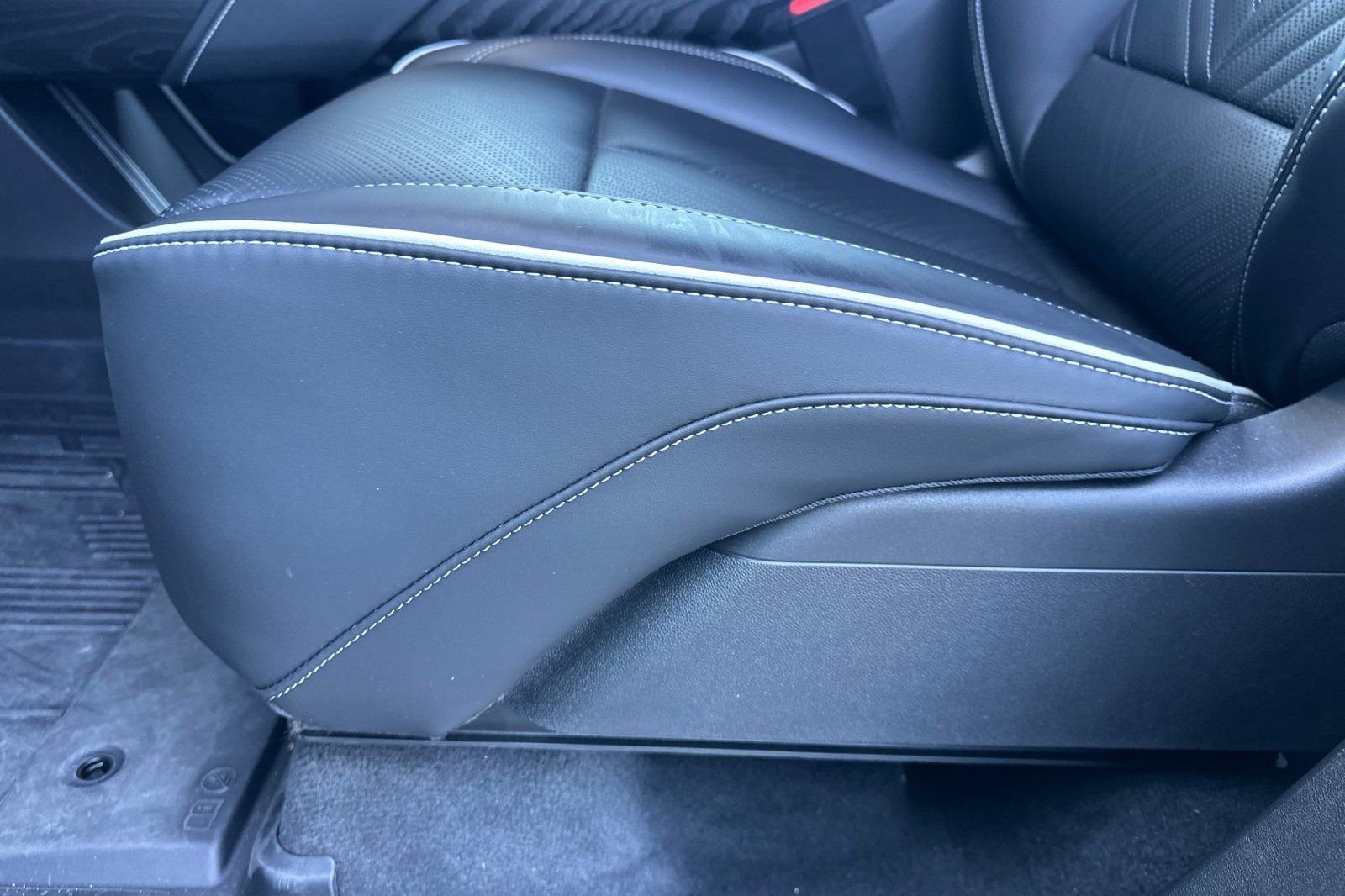 Certified 2026 Cadillac Vistiq Platinum w/ LPO, Floor Liner Package AWD/4WD image 13