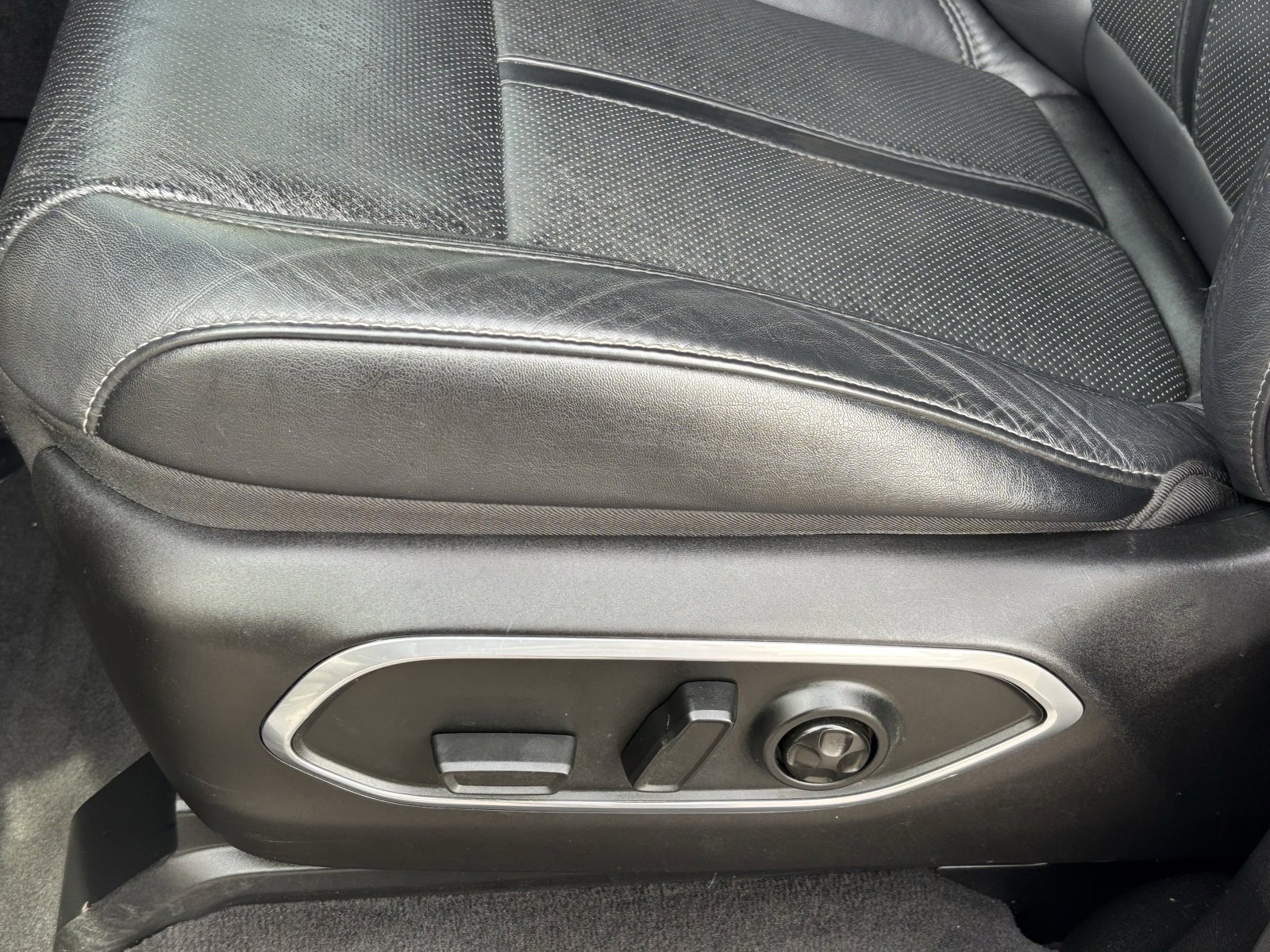 Used 2024 Jeep Wagoneer Series II w/ Flexible Seating Group image 18