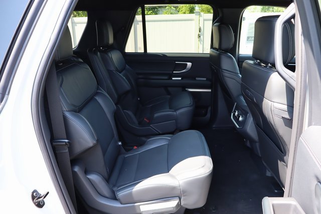 New 2025 Ford Expedition Max Platinum w/ Stealth Appearance Package image 39