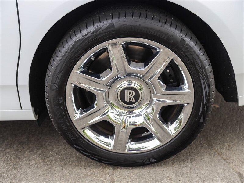 Used 2012 Rolls-Royce Ghost RWD image 17