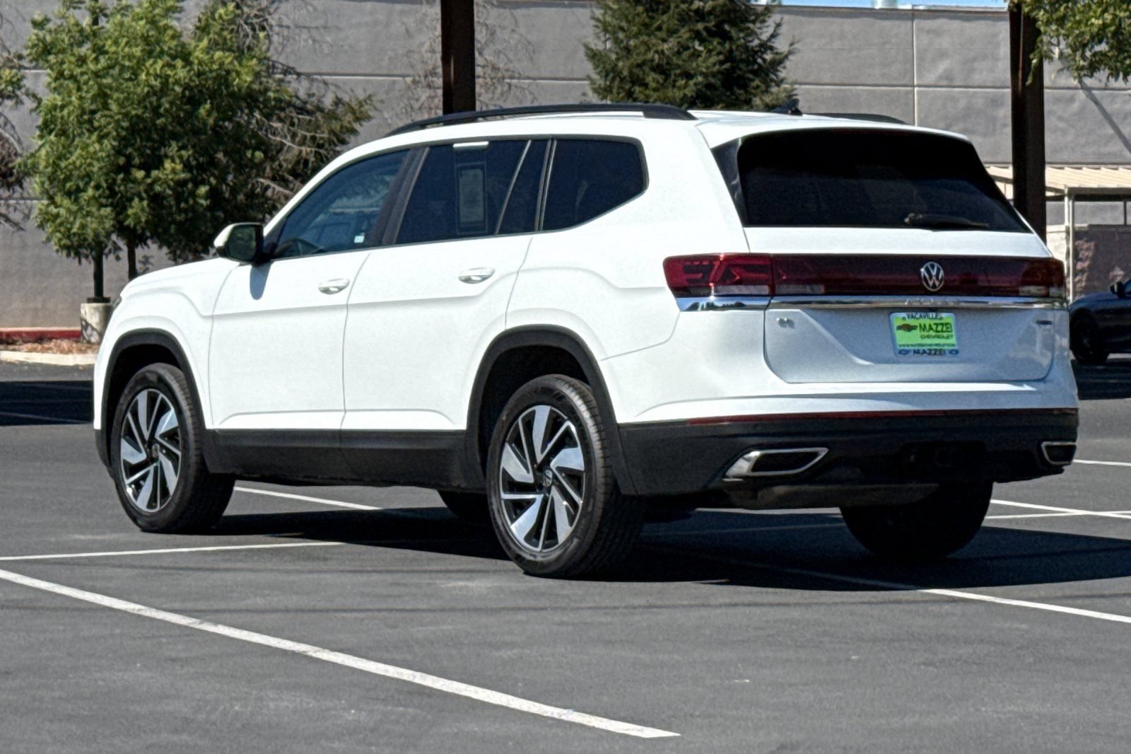 Used 2024 Volkswagen Atlas SE AWD/4WD image 3