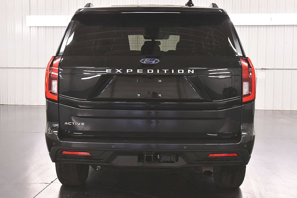 Used 2025 Ford Expedition Active AWD/4WD image 6