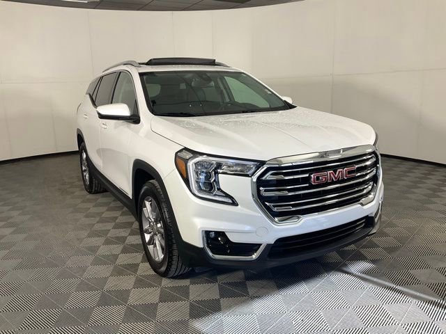 Used 2024 GMC Terrain SLT w/ Infotainment Package II image 3