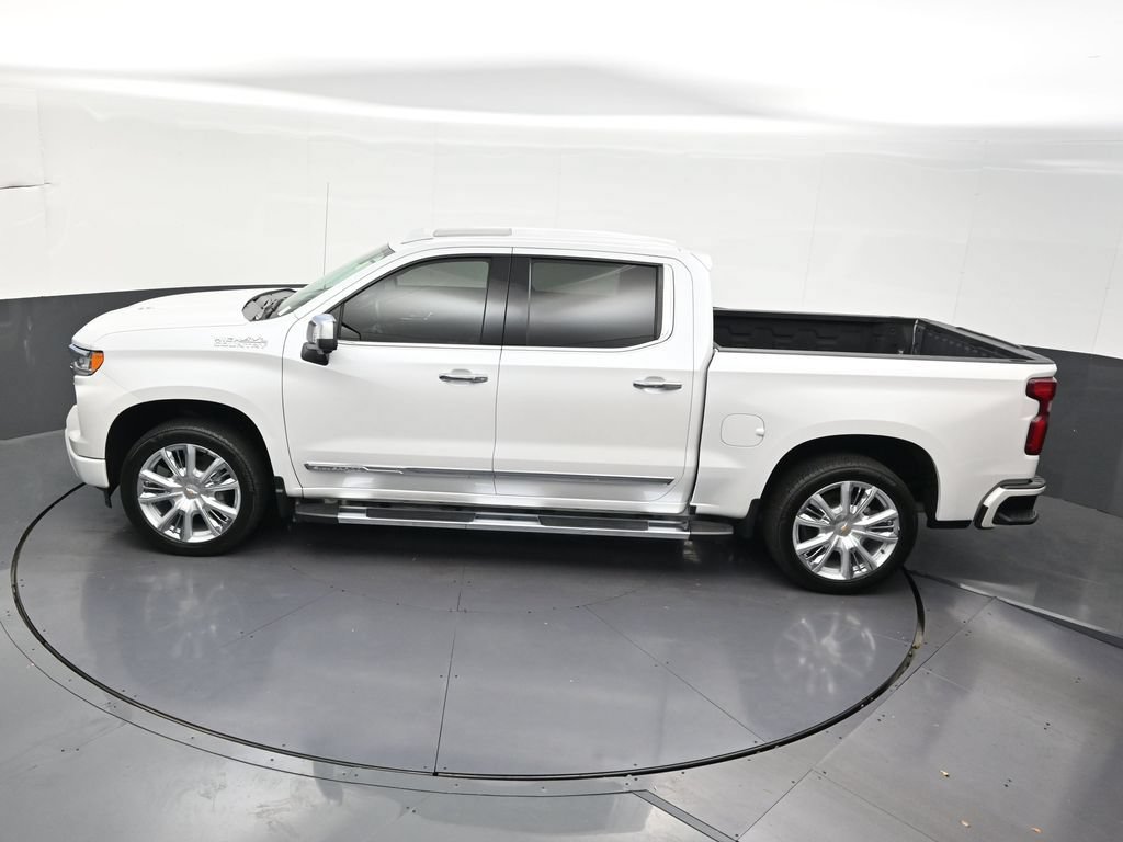 Used 2024 Chevrolet Silverado 1500 High Country w/ High Country Premium Package AWD/4WD image 17