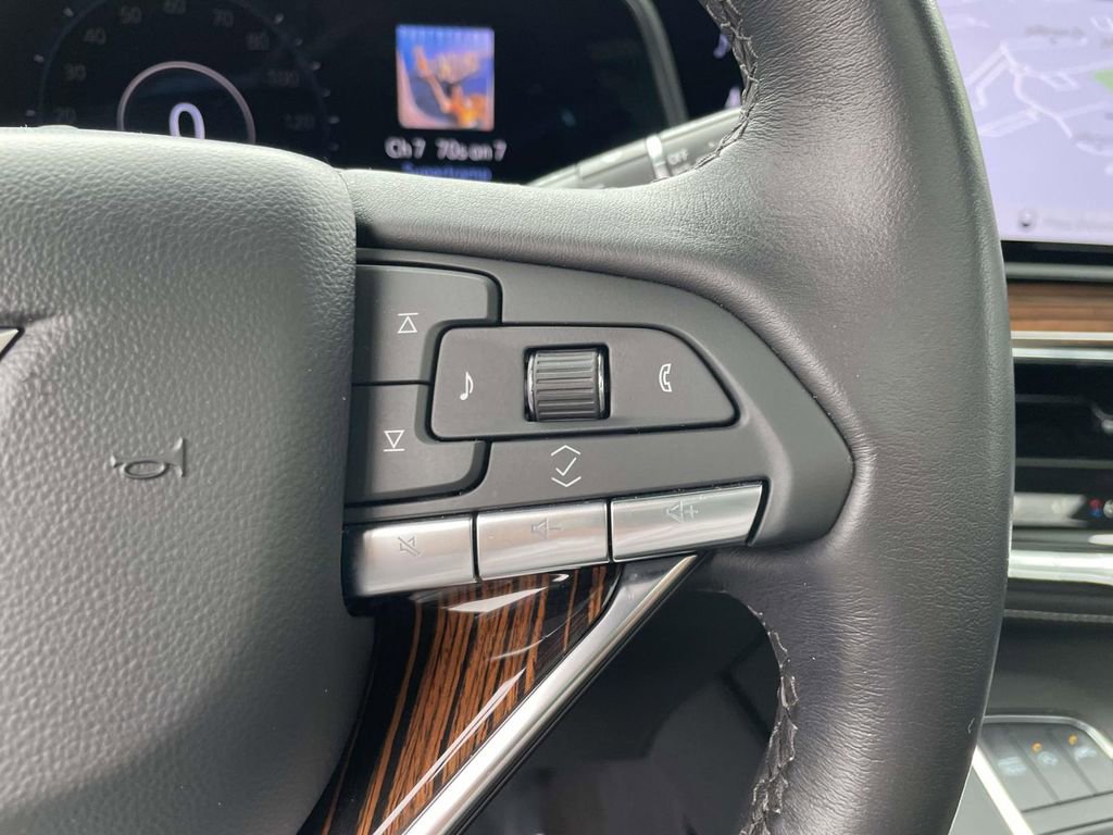 Certified 2024 Cadillac Escalade ESV Premium Luxury image 25