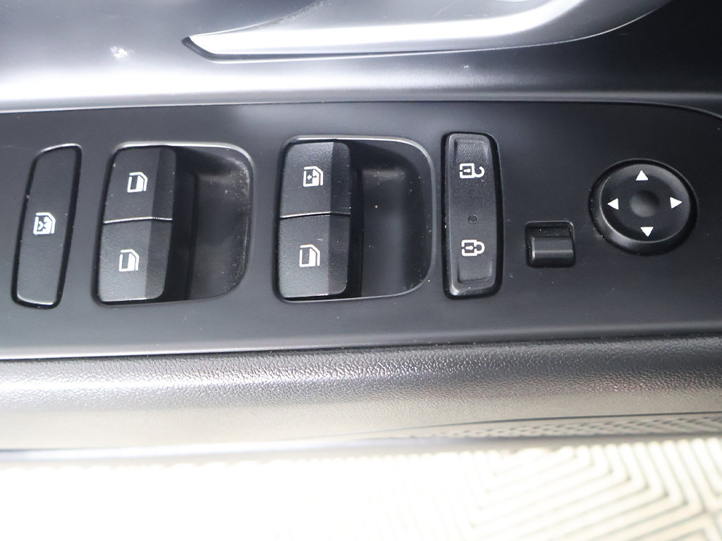 Used 2023 Hyundai Elantra SEL w/ Winter Weather Package FWD image 34