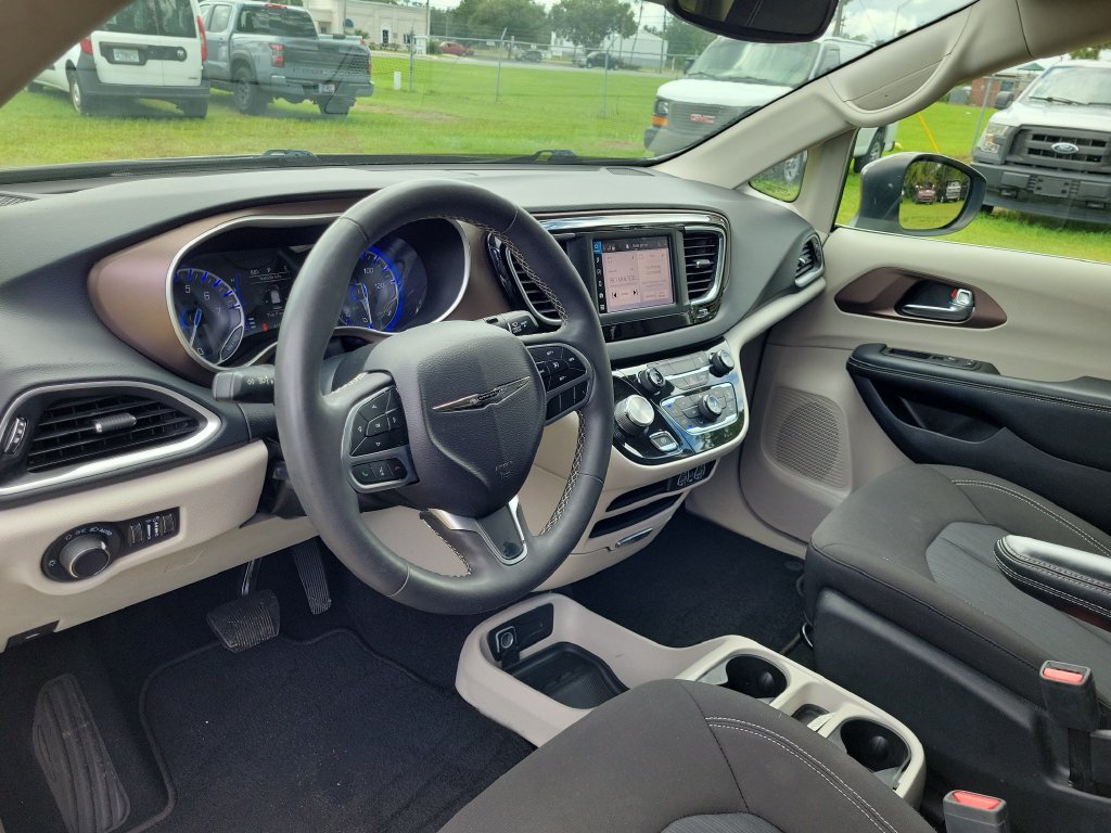 Used 2023 Chrysler Voyager LX FWD image 22