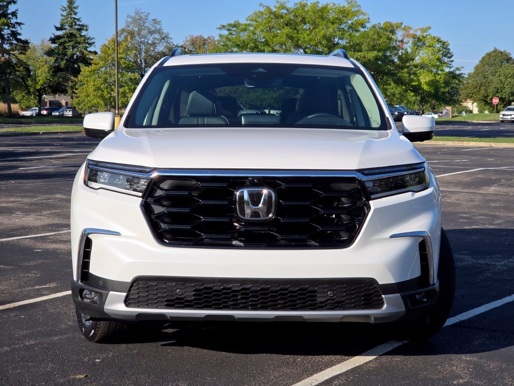 Certified 2025 Honda Pilot Elite image 24