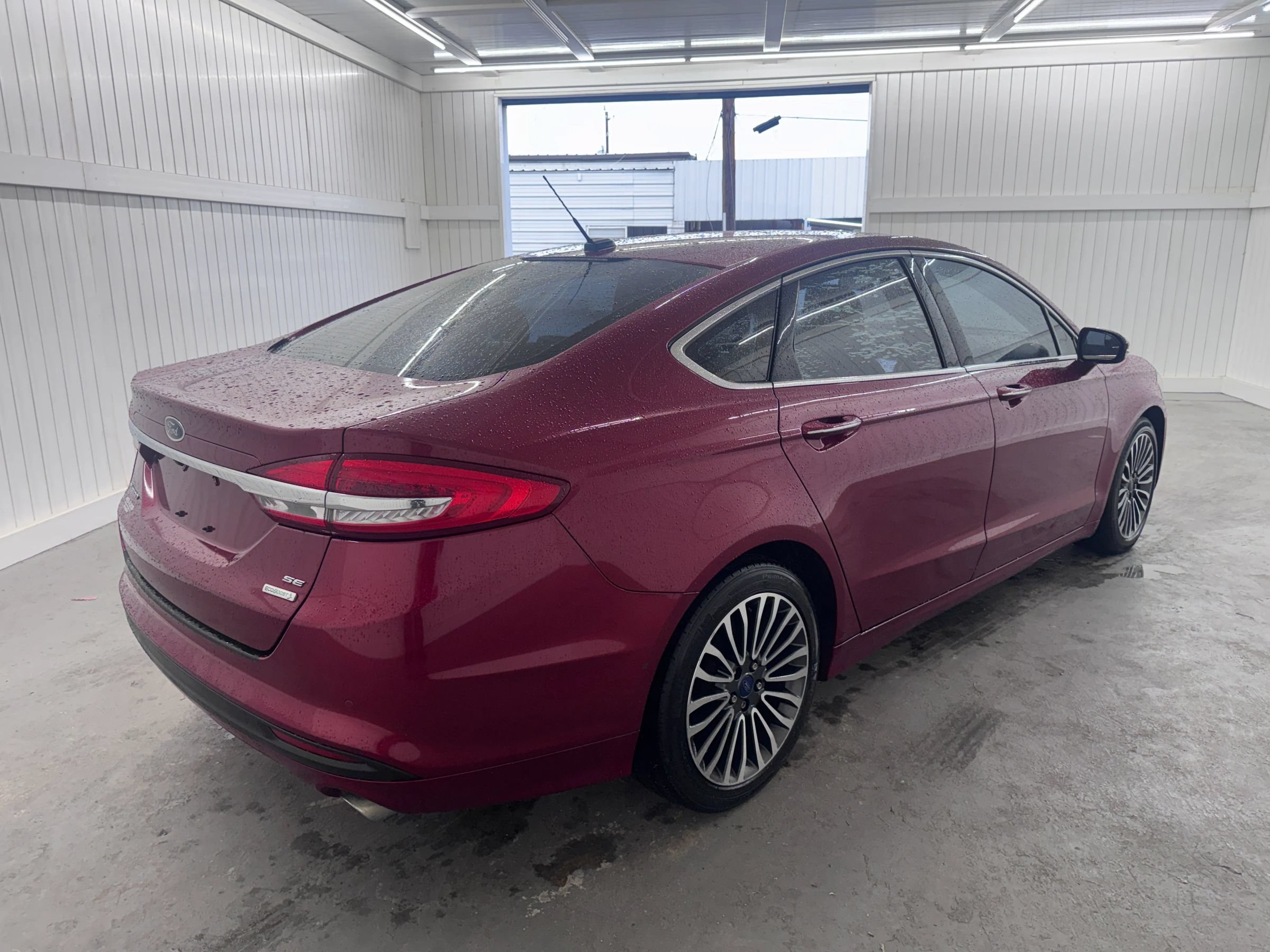 Used 2017 Ford Fusion SE w/ Fusion SE Technology Package FWD image 5