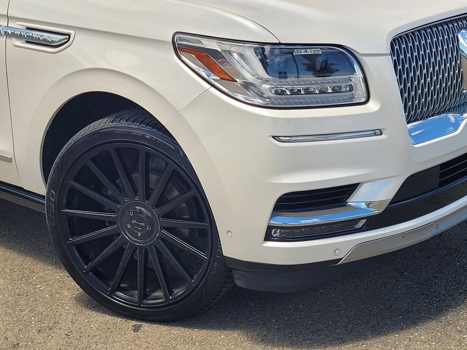 Certified 2019 Lincoln Navigator Reserve AWD/4WD image 9