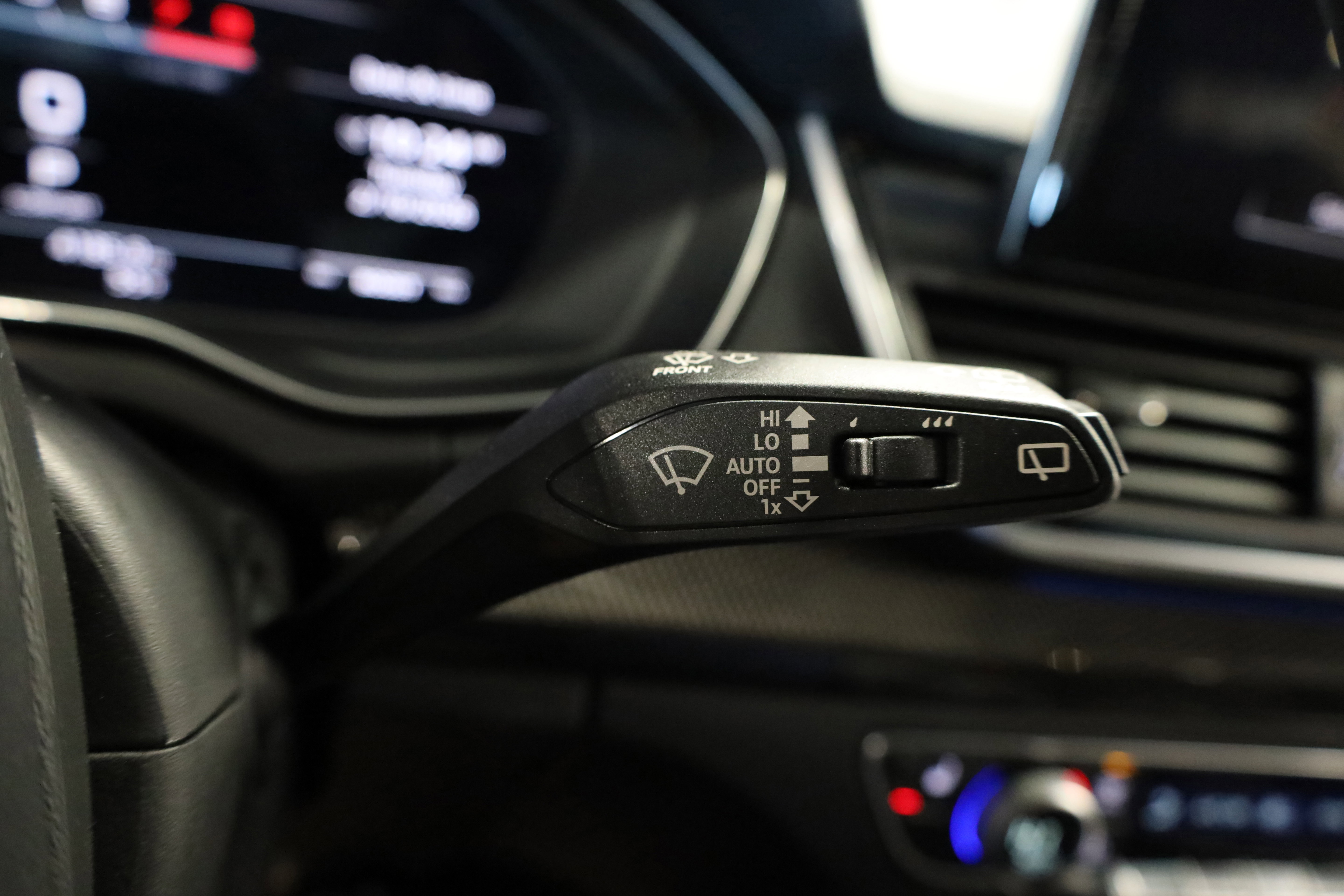 Used 2023 Audi SQ5 Prestige w/ Prestige Package image 23