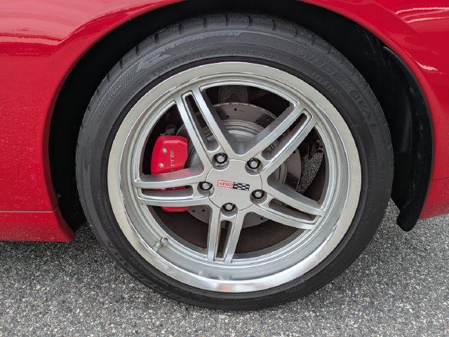 Used 2005 Chevrolet Corvette Coupe w/ Preferred Equipment Group RWD image 9