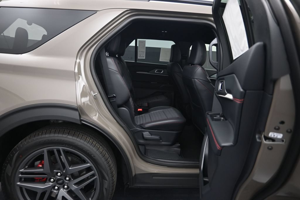 New 2027 Ford Explorer ST-Line w/ ST-Line Street Pack RWD image 27