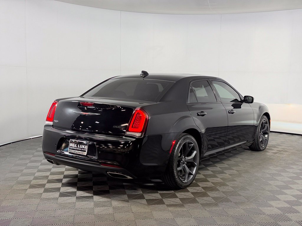 Used 2023 Chrysler 300 S w/ Comfort Group RWD image 7