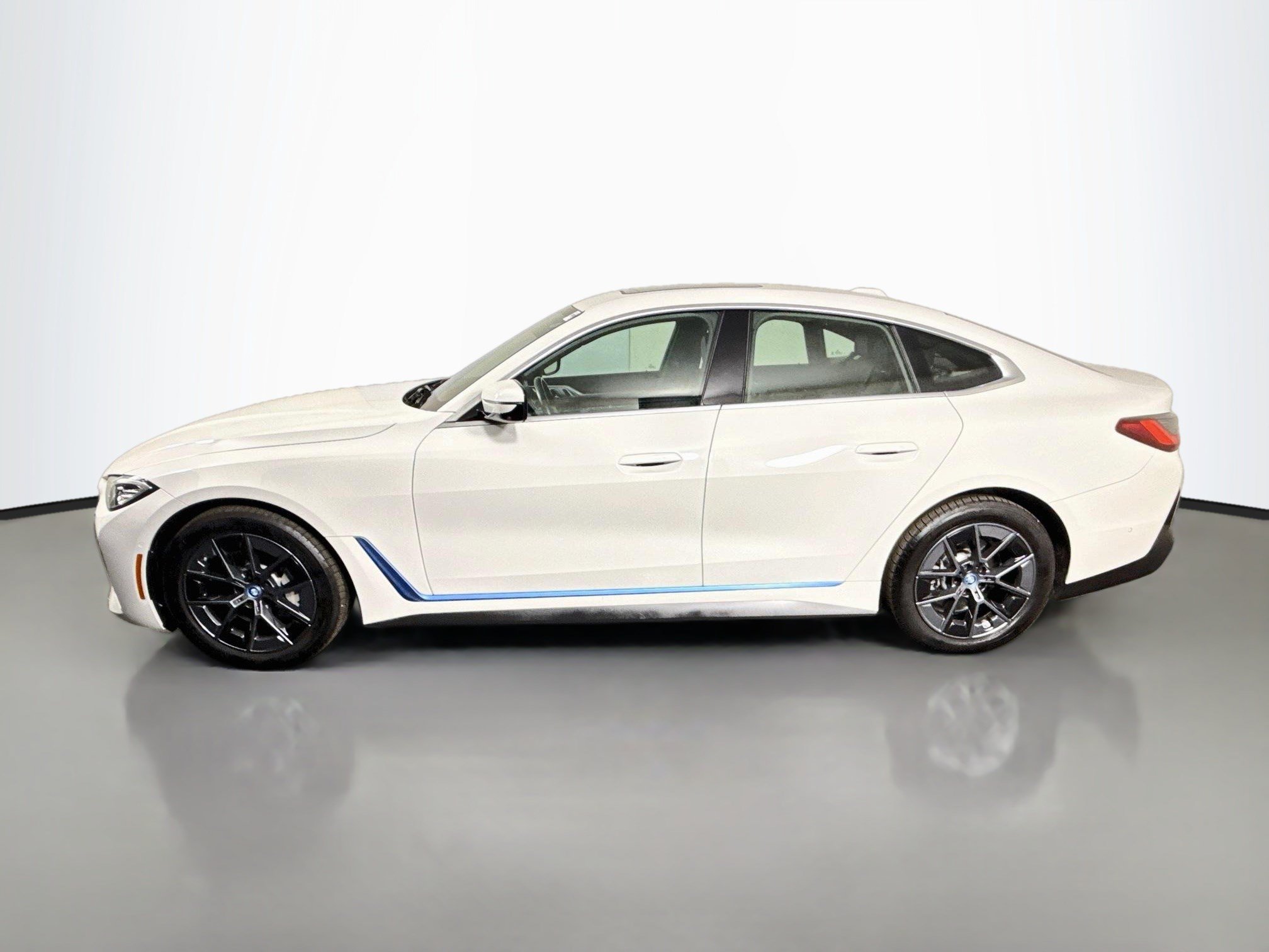 Used 2024 BMW i4 eDrive40 RWD image 6