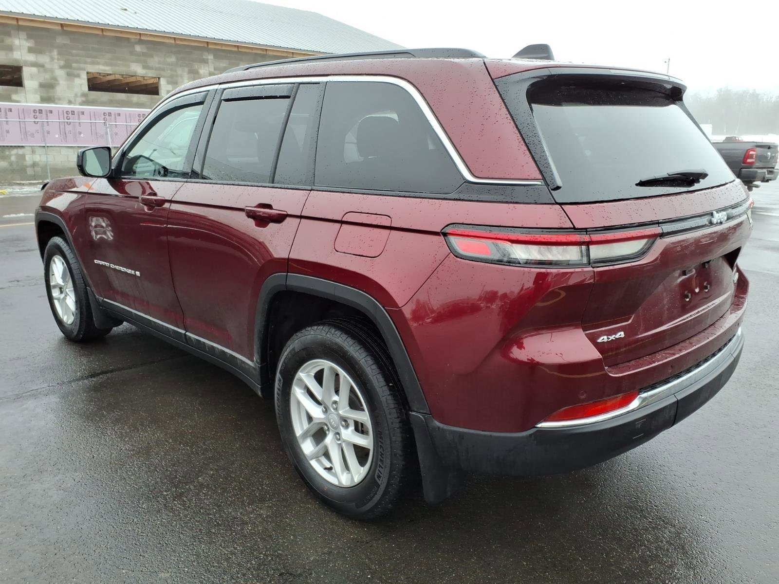 Used 2024 Jeep Grand Cherokee Laredo X w/ Luxury Tech Group I image 7