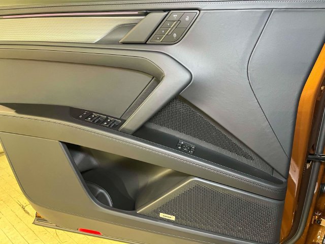 New 2026 Porsche Cayenne Electric AWD/4WD image 38