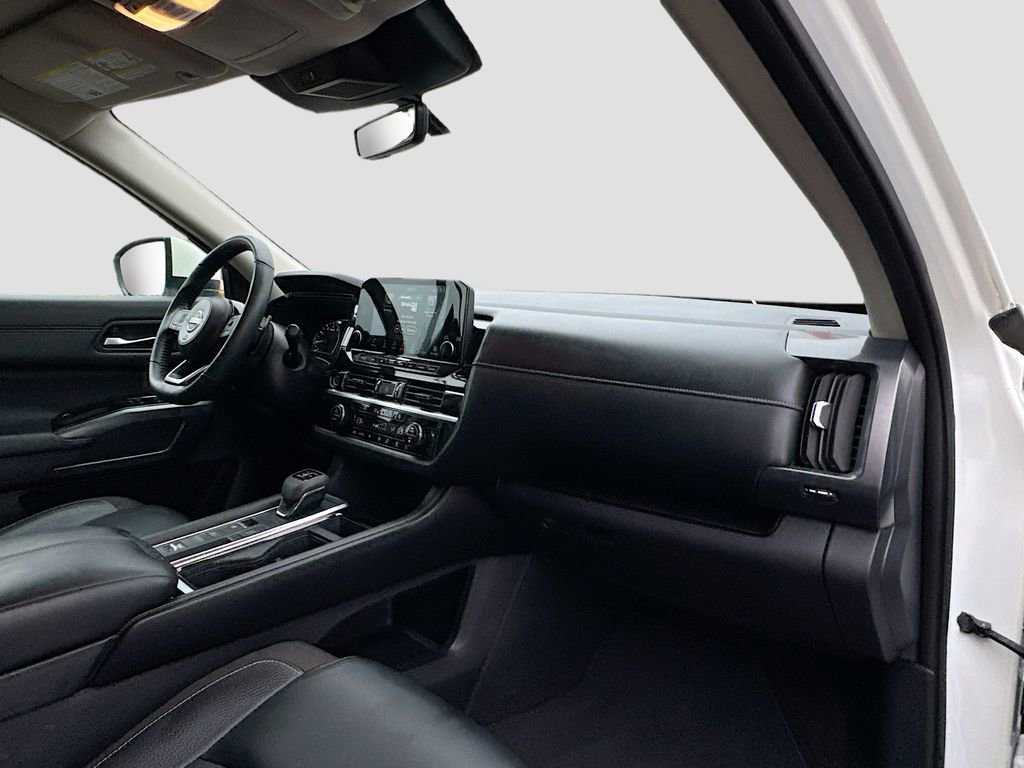 Used 2023 Nissan Pathfinder SL w/ Black Appearance Package FWD image 32