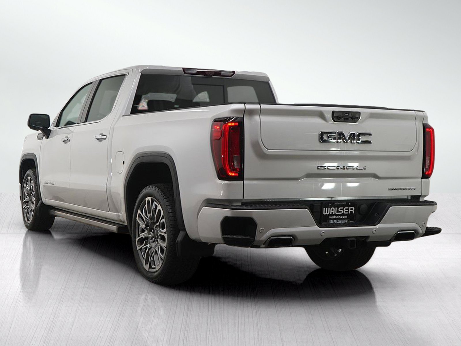 Used 2023 GMC Sierra 1500 Denali Ultimate AWD/4WD image 3