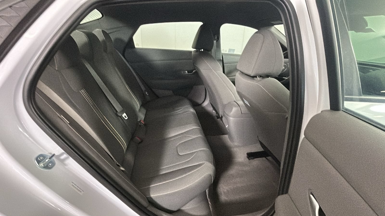 Certified 2025 Hyundai Elantra SEL FWD image 34