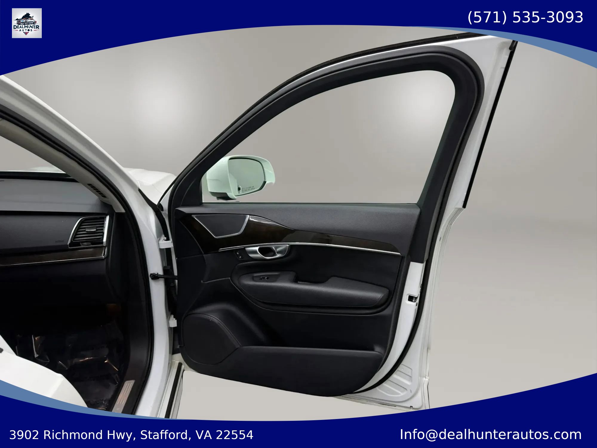 Used 2017 Volvo XC90 T6 Momentum w/ Momentum Plus Package AWD/4WD image 16