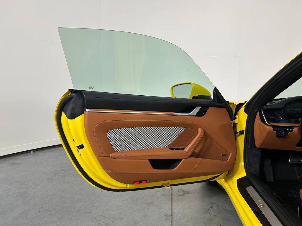 Certified 2024 Porsche 911 Targa 4 AWD/4WD image 14
