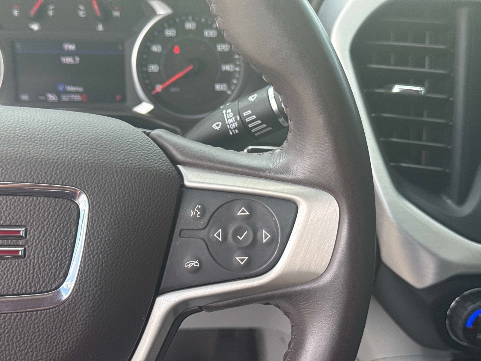 Used 2021 GMC Acadia SLT w/ Premium Package FWD image 19