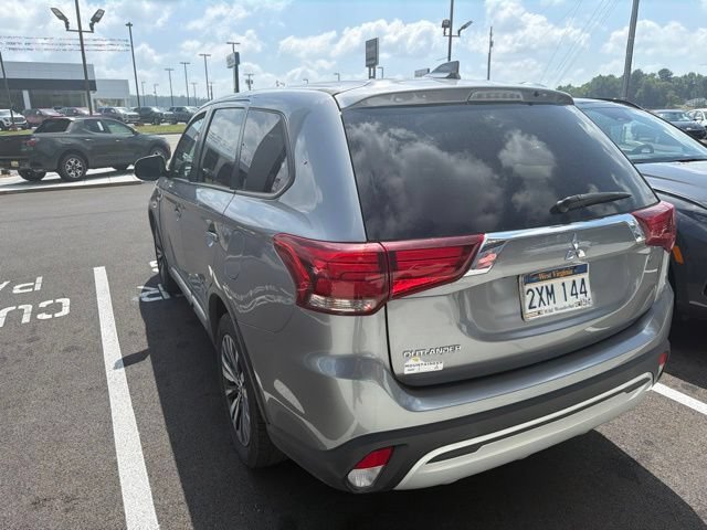 Used 2020 Mitsubishi Outlander SE AWD/4WD image 14