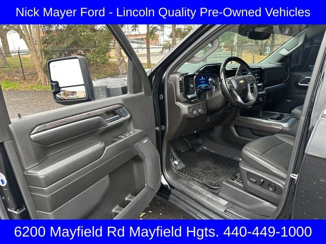 Used 2024 Chevrolet Silverado 3500 LTZ w/ LTZ Convenience Package image 9