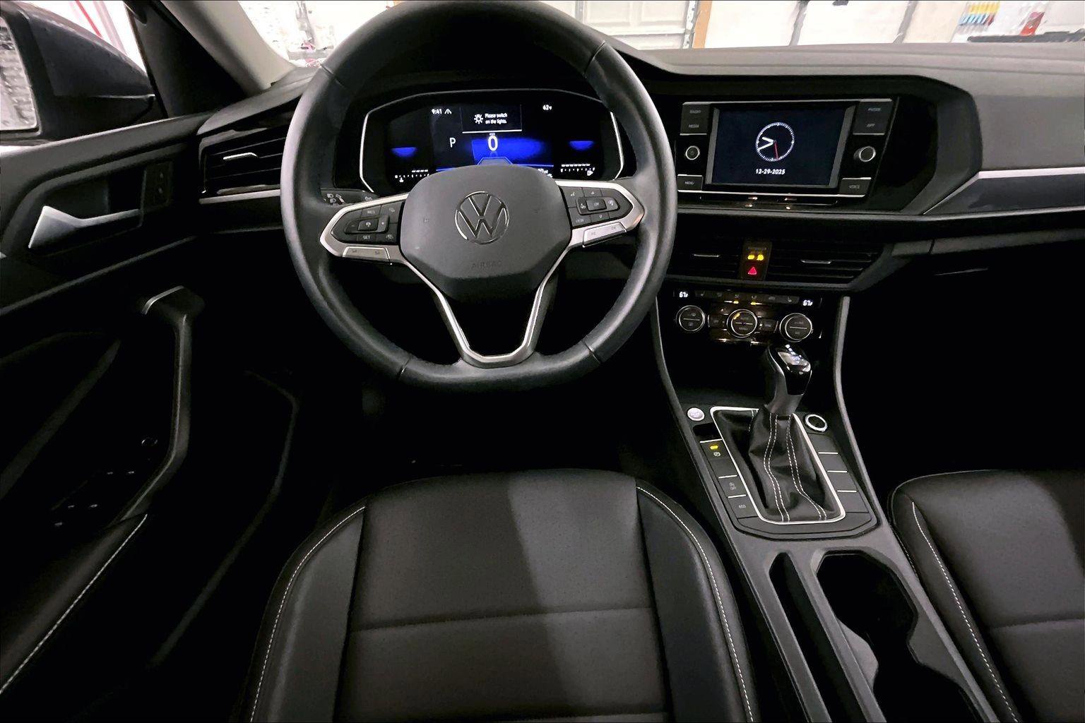 Used 2024 Volkswagen Jetta SE image 5