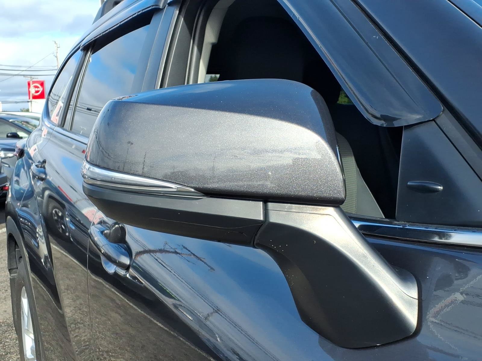 Used 2024 Toyota Highlander LE AWD/4WD image 11