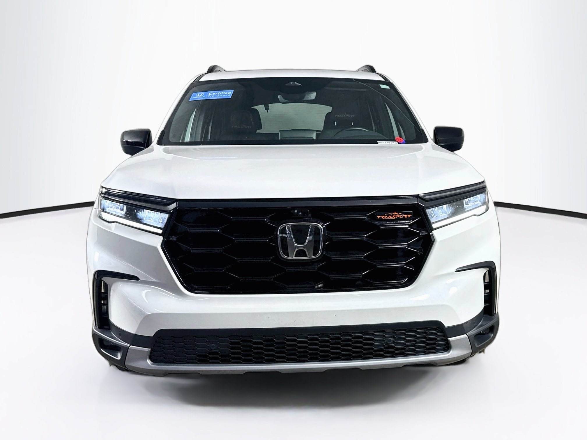 Certified 2025 Honda Pilot TrailSport image 3