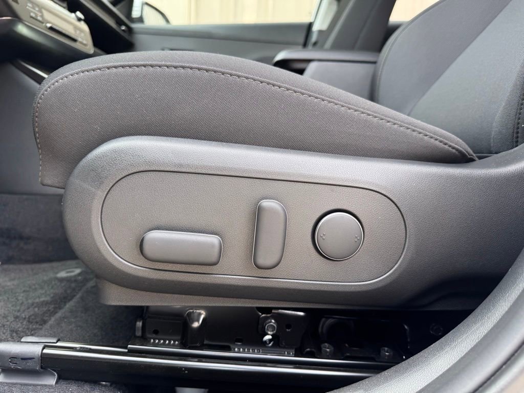 New 2024 Hyundai Kona SEL w/ Convenience Package image 7