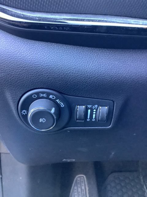 Used 2025 Jeep Compass Trailhawk w/ Trailhawk Convenience Group AWD/4WD image 25