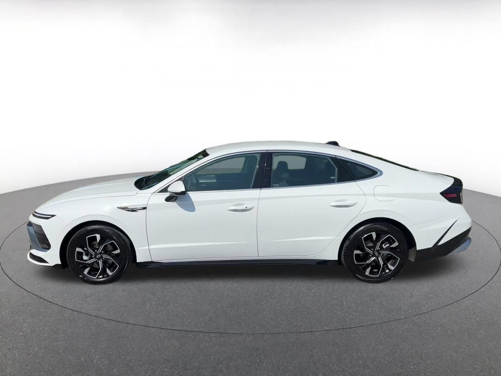 Used 2025 Hyundai Sonata SEL FWD image 9