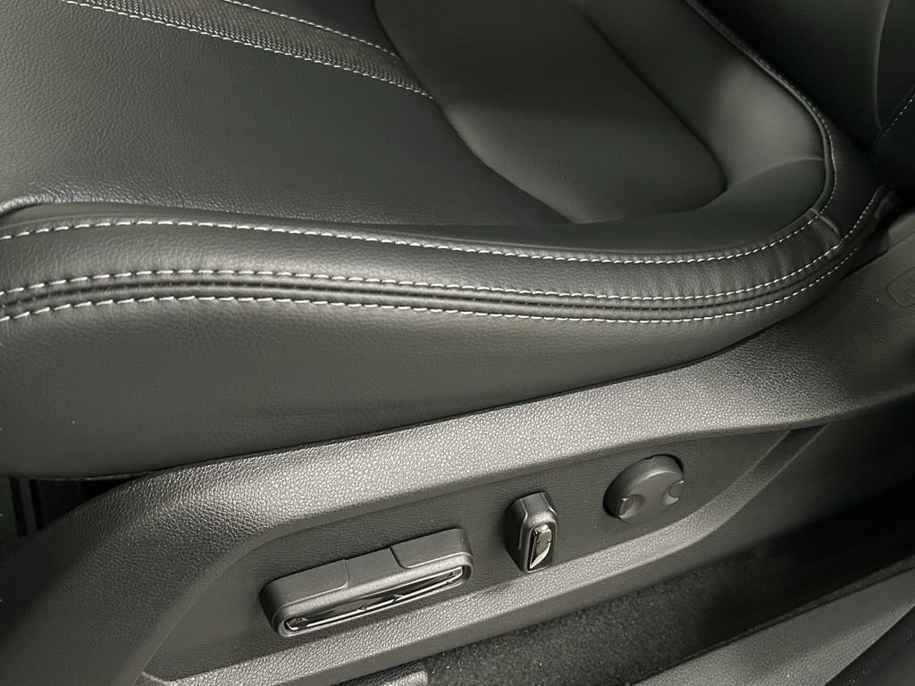 Used 2025 Honda Pilot Touring image 16