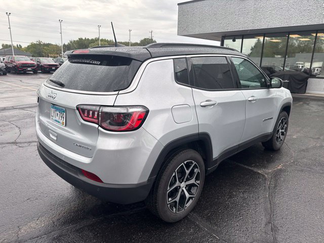 Used 2024 Jeep Compass Limited AWD/4WD image 10