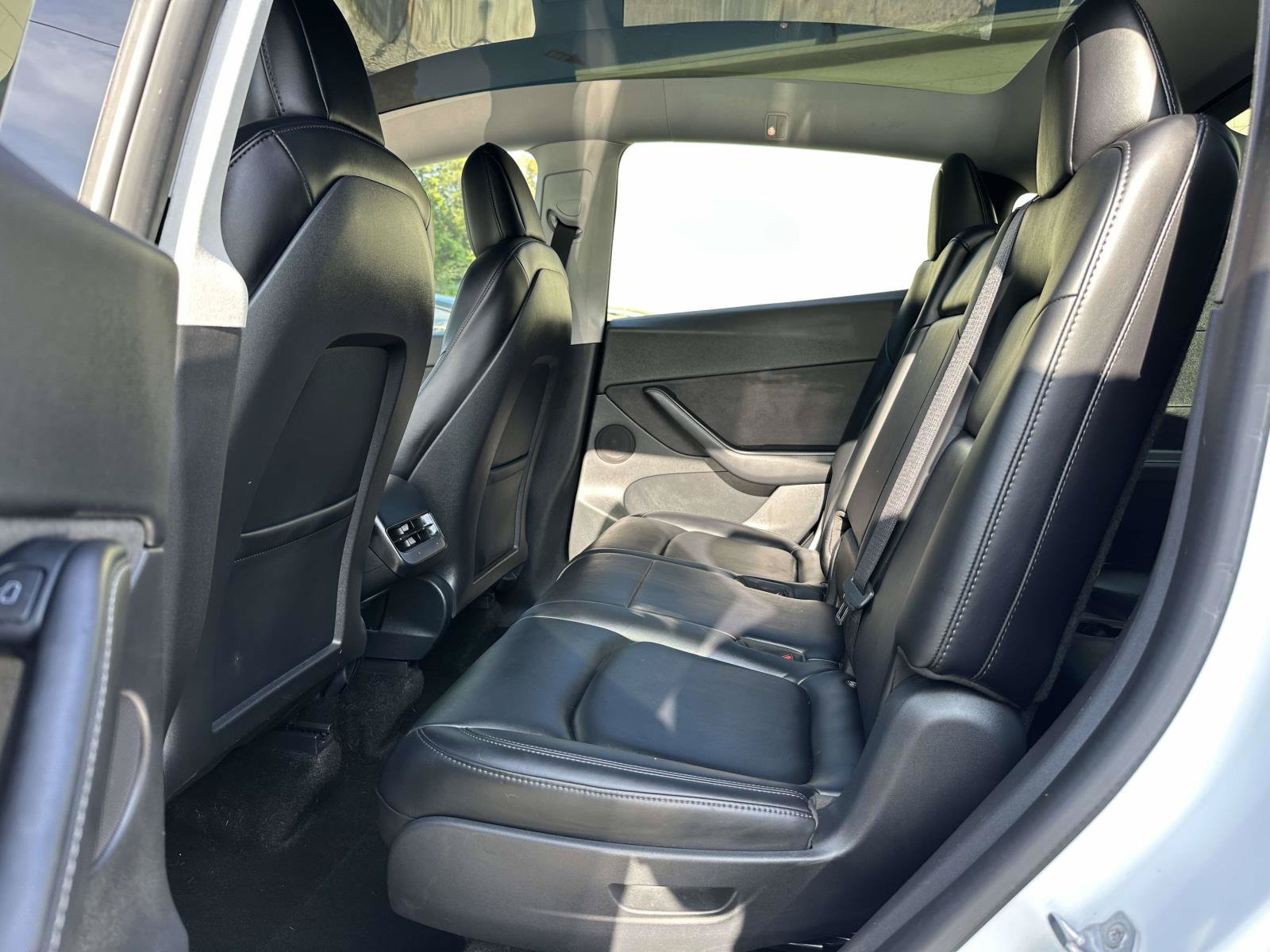 Used 2022 Tesla Model Y Long Range AWD/4WD image 18